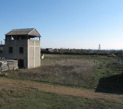 Отличный участок с недостроем в Феодосии, пгт. Приморский, на берегу моря! Панорамный вид на море! 